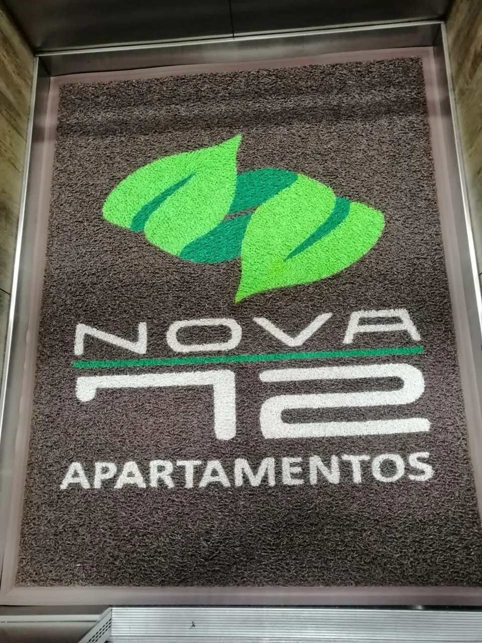 Tapete publicitario con logo