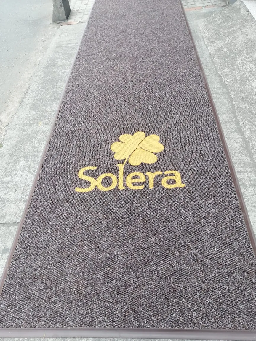 Solera · tapete en pasillo de entrada